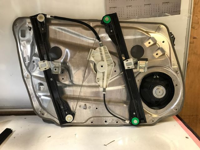 Mercedes-Benz C Class W204 2007-2010 RF Door Elec Regulator