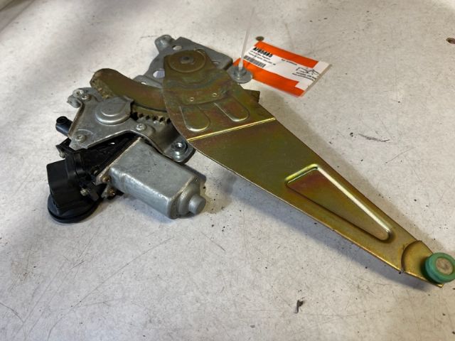 Toyota Ist NCP61 2002-2007 LR Door Elec Regulator