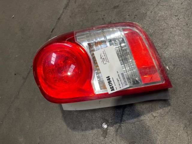 Toyota Vitz SCP90 R Tail Light