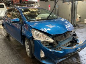 Toyota Aqua NHP10 2011-2015